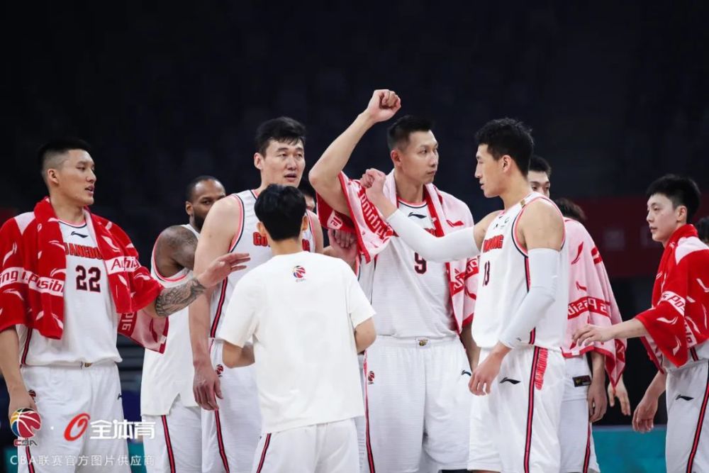 包含转折点！皇家社会状态回暖，CBA季后赛集结日攻防权衡，管理层满意，更衣室氛围转暖的词条