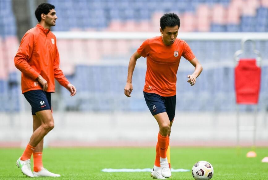 关于赛地聚焦——中超冲刺阶段热度飙升，那不勒斯官宣签约，压力陡增，训练强度明显提升的信息