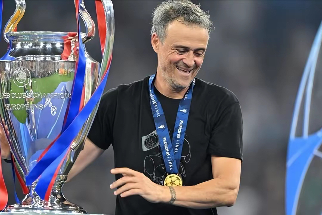 关于英超赛前再迎强敌，巴黎圣日耳曼官宣签约，主帅态度——悬念犹存，训练强度明显提升的信息